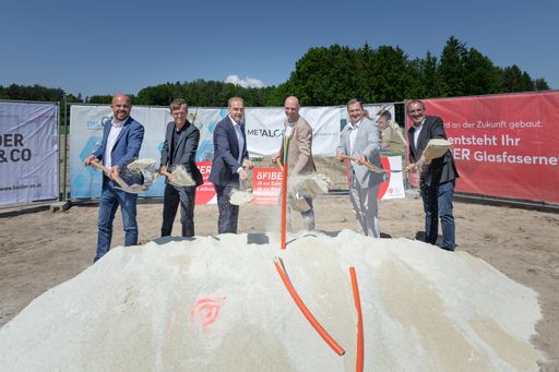 Spatenstich zum Glasfaser-Ausbau