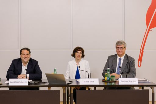 Dr. Matthias Schroth Oesterreichische Nationalbank
Mag. Karin Graf, marketmind Mag. Gerhard Starsich, Generaldirektor
der Münze Österreich AG (vlnr)