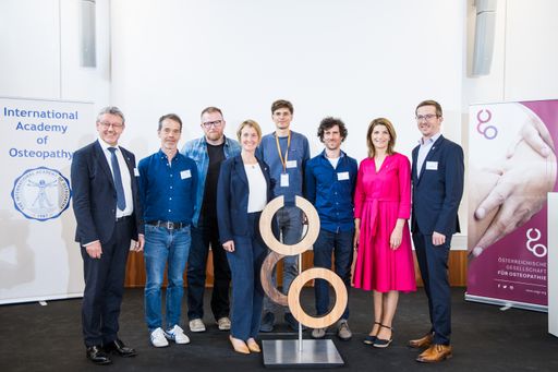 v.l.n.r.: Jo BUEKENS, Thomas HIRTH, Michael
BIBERSCHICK, Claudia KNOX, Jérome WYVEKENS, Sebastian SOIKA, Margit
HALBFURTER, Thomas MARSCHALL