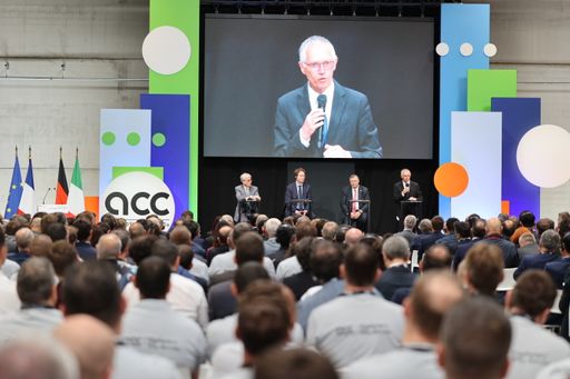 Vorschau Bild von Stellantis CEO Carlos Tavares bei der Eröffnung der
ACC Gigafactory in Billy-Berclau Douvrin, Frankreich