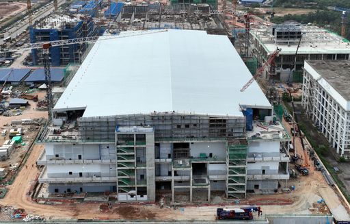 Vorschau Bild von Bild 2: Neue Dimensionen: Mit dem Stahl des neuen
Werks in Kulim, Malaysia, könnte AT&S zweieinhalb Eiffel-Türme
bauen.