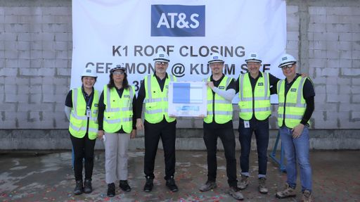 Vorschau Bild von Bild 3: Beim Projekt in Kulim, Malaysia, feierte
das Management bereits die Dachgleiche („Roof Closing“)