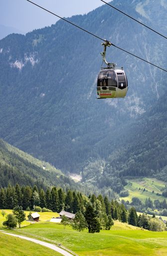 Vorschau Bild von Die Bergbahnen Brandnertal machen es möglich - für
alle Gäste geht es an den Vollmondabenden im Sommer 2023 kostenlos
in die Berge.