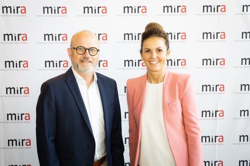 Vorschau Bild von Gerhard Stübe, Präsident des Austrian Convention
Bureau (ACB), und Sandra Neukart, Chief Operating Officer der
Österreich Werbung