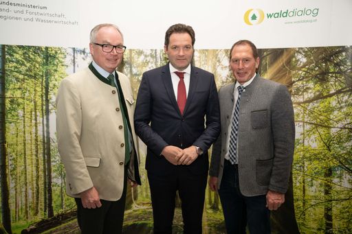  LH Stv.. Stephan Pernkopf, HBM Norbert Totschnig und LK Präs.
Josef Moosbrugger besuchten den Walddialog bei der Wieselburger
Messe