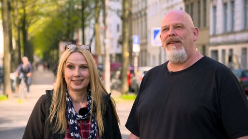 Therapeutin Sabina Hankel-Hirtz und Entrümpelungsprofi Dennis
Karl / Die Verwendung dieses Bildes für redaktionelle Zwecke ist
unter Beachtung aller mitgeteilten Nutzungsbedingungen zulässig und
dann auch honorarfrei. Veröffentlichung ausschließlich mit
Bildrechte-Hinweis.
