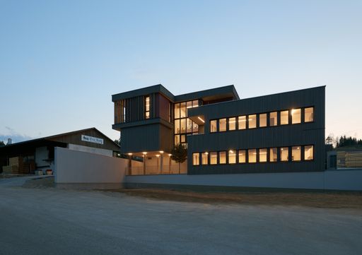 HARTL HAUS wurde beim NÖ Holzbaupreis mit dem Firmengebäude der
Holz Hahn GmbH in Rappottenstein nominiert – eine schöne
Auszeichnung bei insgesamt 82 Einreichungen