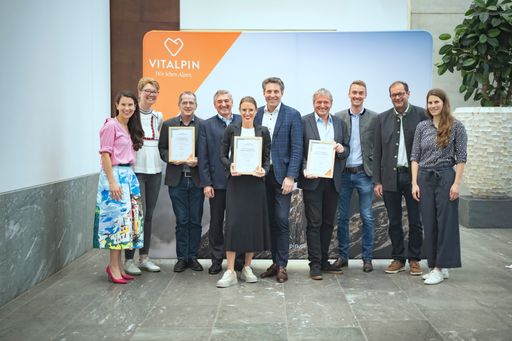  v.l.: Theresa Haid (Vitalpin), Beate Rubatscher, Franz Wackernell
(beide Kaunertaler Gletscherbahnen), Klaus Dengg (Vitalpin),
Elisabeth Mauracher, Helmut Naschberger (beide Ayurveda Resort
Sonnhof), Andreas Kröll (Christophorus Reisen), Andreas Dengg
(Zillertaler Gletscherbahnen), Hermann Erler (TVB Tux-Finkenberg)
und Sarah Twardella (Vitalpin).
