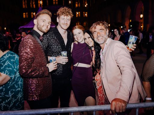 Vorschau Bild von So einzigartig, liebevoll und bunt wurde erstmals
das Wiener Rathaus gerockt!