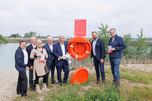https://www.apa-fotoservice.at/galerie/33333 Am Aktionstag wurde
für den Ernstfall geübt, auch die neuen Rettungsringe am See sowie
der Infoflyer „Sicheres Schwimmen in der Seestadt“ wurden
präsentiert.