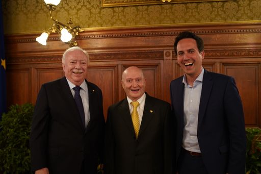  Prof. Anas Schakfeh mit Wiener Bürgermeister a.D.
Dr. Michael Häupl und Wiener Vizebürgermeister Christoph Wiederkehr,
M.A.