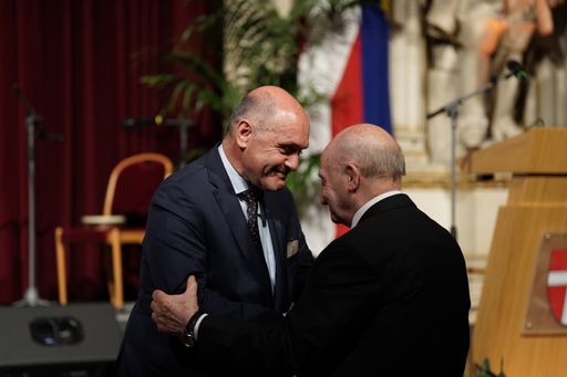 Vorschau Bild von Nationalratspräsident Mag. Wolfgang Sobotka hält
Festrede anlässlich Prof. Anas Schakfeh's Feier