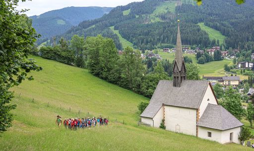 Vorschau Bild von Musi-Wanderwoche in Bad Kleinkirchheim: Die Wanderung im
Talbereich führt am mystischen Kirchlein St. Kathrein vorbei