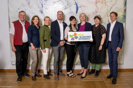 Vorschau Bild von Herz der Initiative ist eine hochkarätige und
sektorenübergreifende Jury. Die renommierten Mitglieder stammen aus
den Bereichen Naturschutz, Wirtschaft, Topmanagement und Politik,
sowie gemeinnützigen Organisationen, Handel und Landwirtschaft. Sie
alle engagieren sich voll Überzeugung und ehrenamtlich.