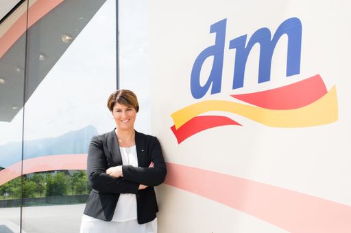 Vorschau Bild von dm Geschäftsführerin Petra Mathi-Kogelnik.