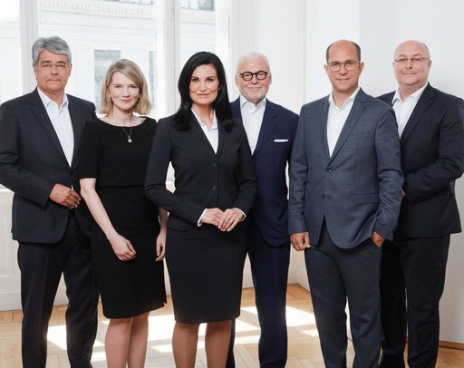 v.l.n.r.: Wolfgang Hesoun, Cathleen Völkel, Silvia
Grünberger, Wolfgang Rosam, Peter Schiefer, Gerhard Jarosch