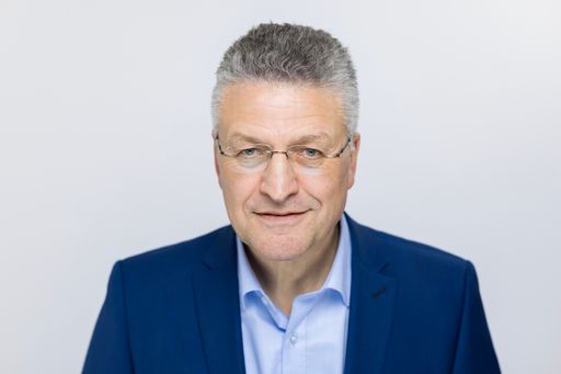 Prof. Lothar H. Wieler zu Gast im HPI-Podcast "Neuland"
/ Die Verwendung dieses Bildes für redaktionelle Zwecke ist unter
Beachtung aller mitgeteilten Nutzungsbedingungen zulässig und dann
auch honorarfrei. Veröffentlichung ausschließlich mit
Bildrechte-Hinweis.