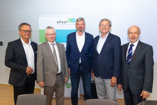 Thorsten Rixmann, OBRIST GROUP; Univ. Doz. Dr.
Stephan Schwarzer; MMag. Bernhard Wiesinger, ÖAMTC; Univ.-Prof.
Dipl.-Ing. Dr.tech. Helmut Eichlseder, TU-Graz; Em.Univ.-Prof.
Dipl.-Ing. Dr.tech. Georg Brasseur, TU-Graz