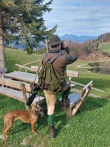 Vorschau Bild von Steirischer Aufsichtsjäger mit Jagdhund