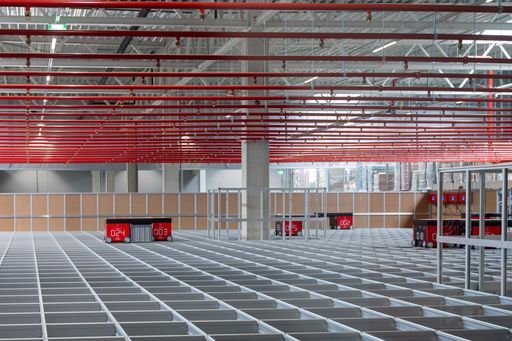 Toyota Material Handling implementiert gemeinsam
mit Konzern-Schwester Bastian Solutions, einem Unternehmen der
Toyota Advanced Logistics Group, die erste AutoStore®-Anlage bei der
Post-Systemlogistik.