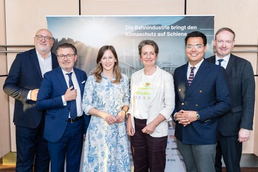  V.l.n.r.: ÖBB-Holding AG CEO Andreas Matthä /
VBI-Präsident Hannes Boyer / Staatssekretärin Claudia Plakolm /
IV-Vizepräsidentin, FEEI-Obmann Stv. und Infineon Österreich CEO
Sabine Herlitschka / VBI-Geschäftsführer Anil W. Rai / IV-Chefökonom
Christian Helmenstein