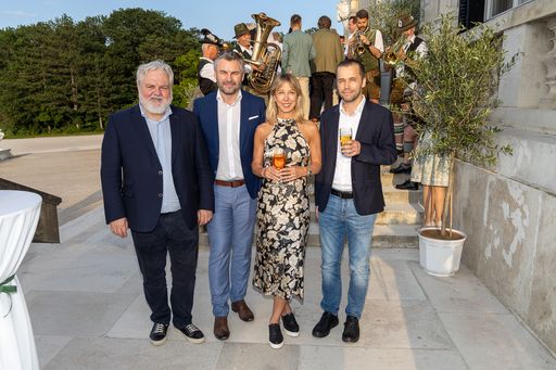 Vorschau Bild von Chefredakteure unter sich: Marco Witting (2.v.l.)
und Matthias Krapf (r.) von der Tiroler Tageszeiutng mit
RMA-Chefredakteurin Maria-Jelenko-Benedikt und APA-Chefredakteur
Johannes Bruckenberger (l.)