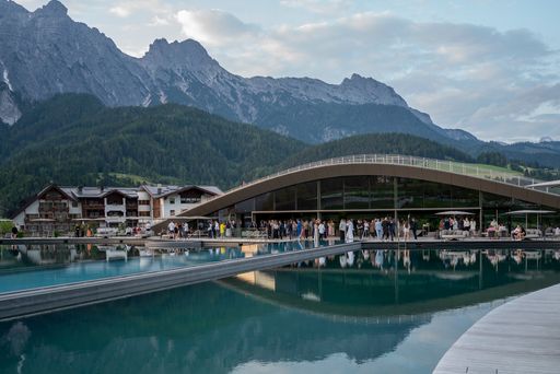 Vorschau Bild von Grand Opening von ATMOSPHERE by Krallerhof