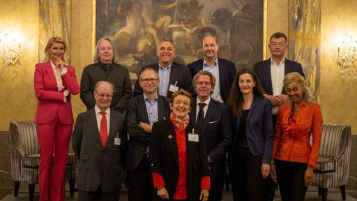  Hochkarätig besetztes Podium beim Symposium "Die
Energie des Musikmäzenatentums".