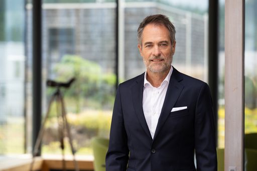  Stefan Schwarz wird ab 1. Juli 2023 neuer CEO bei
SWAROVSKI OPTIK, dem weltweit führenden Anbieter von hochpräziser
Fernoptik,