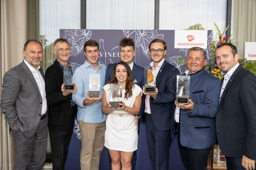 Vorschau Bild von Transgourmet - Vineus 2023 - Cobenzl Wien - Foto:
TG/Kolarik Andreas 12.06.2023. Thomas Panholzer, Josef Umathum,
Gabriel Grassl, Wolfgang & Carina Hagn, Maximilian Steiner, Franz
Pierer, Gerald Santer