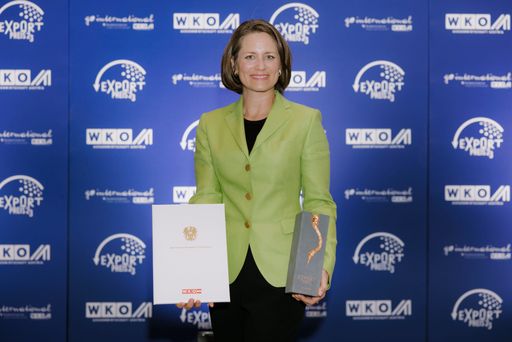  Ruiz Cruz, Tourismus und Freizeitwirtschaft,
Bronze, Hotel Harmonie GmbH, Sonja Wimmer v. l. n. r.