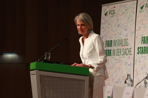 FCG-Bundestag: Romana Deckenbacher mit
überwältigender Mehrheit zur FCG-Bundesvorsitzenden gewählt!