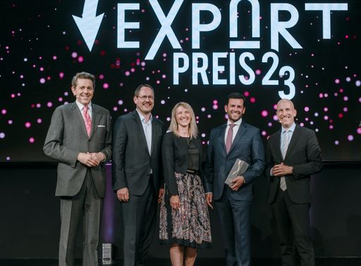 WKO Exportpreis Gold, Kategorie "Handel", Institut
AllergoSan GmbH, Harald Mahrer (WKO), Rainer Trefelik (WKO),
Cornelia Schweinzer (Institut AllergoSan), Bernd Assinger (Institut
AllergoSan), Martin Kocher v. l. n. r.