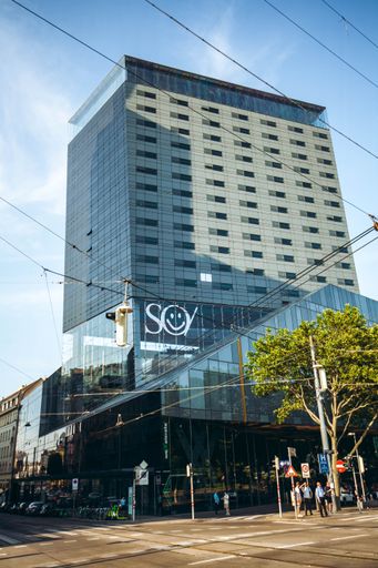 Vorschau Bild von Aufmerksamkeitsstarkes Graffiti im Rahmen des
Restylings