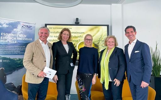 CRIF Sustainability Week. Im Bild (v.l.n.r.): Paul
Leitenmüller (Leadersnet), Verena Ehold (Umweltbundesamt), Ruth Moss
(CRIF Austria), Heidrun Kopp (FH Wien der WKW) und Michael
Dessulemoustier (Mazars). (c) leadersnet