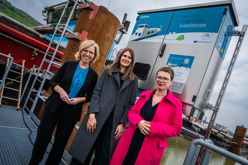  Ciao Dieselgenerator, hallo Stromtankstelle! Die
ersten Landstromterminals für Güterschiffe sind in Betrieb!