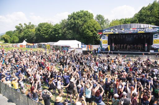 Vorschau Bild von Bild von hinten mit Blick auf die Bühne