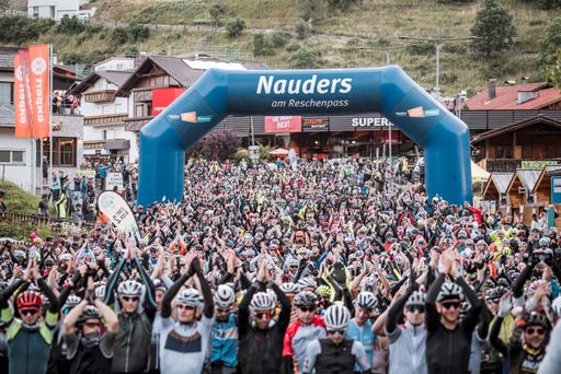  Das 30-Jahr-Jubiläum des Dreiländergiro bildete den
Höhepunkt einer intensiven Radsportwoche in Nauders am Reschenpass.