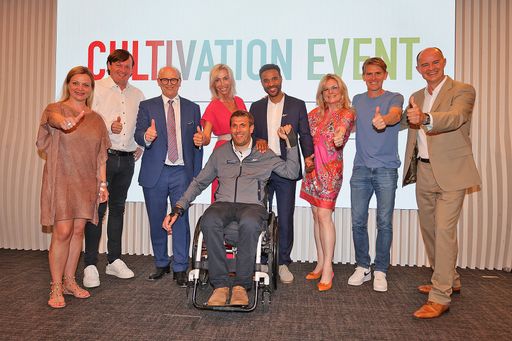 Das Cultivation Event mit dem Titel "Corporate
Social Responsibility und Employer Branding für ein starkes
Miteinander" fand am Donnerstagabend in der VIP Area des Red Bull
Stadions in Salzburg statt.