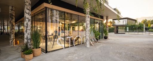  Der weltweit erste SWAROVSKI OPTIK Store wurde am
27. Juni 2023 in den Swarovski Kristallwelten eröffnet.