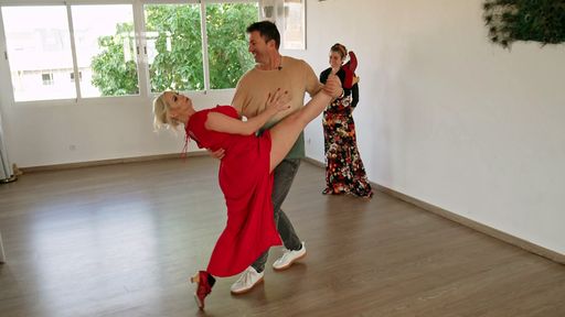 Vorschau Bild von Heute hat Daniela eine ganz besondere Überraschung für ihren
liebsten Lucas vorbereitet: Es geht zum Flamenco-Kurs! / Die
Verwendung dieses Bildes für redaktionelle Zwecke ist unter
Beachtung aller mitgeteilten Nutzungsbedingungen zulässig und dann
auch honorarfrei. Veröffentlichung ausschließlich mit
Bildrechte-Hinweis.