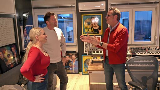 Vorschau Bild von Das Einsingen von Danielas erster eigener Single steht an. Ein
großer Druck für Daniela, schließlich arbeitet Produzent Christian
Geller (re.) sonst nur mit den Top-Schlagersängern zusammen:
Giovanni Zarella, Thomas Anders, die No Angels... die Liste ist lang
/ Die Verwendung dieses Bildes für redaktionelle Zwecke ist unter
Beachtung aller mitgeteilten Nutzungsbedingungen zulässig und dann
auch honorarfrei. Veröffentlichung ausschließlich mit
Bildrechte-Hinweis.