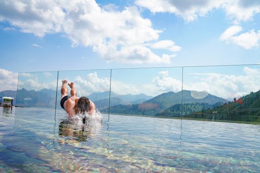 Vorschau Bild von Ein erfrischender Sprung ins kühle Nass auf 1.900m
Seehöhe bleibtt ein unvergessliches Erlebnis