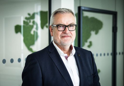 David Brandstätter (Main-Post), seit 2014 Vorsitzender des
Aufsichtsrats, ist am 28.6.2023 im Rahmen der 74.
Gesellschafterversammlung für weitere drei Jahre bestätigt worden. /
Die Verwendung dieses Bildes für redaktionelle Zwecke ist unter
Beachtung aller mitgeteilten Nutzungsbedingungen zulässig und dann
auch honorarfrei. Veröffentlichung ausschließlich mit
Bildrechte-Hinweis.