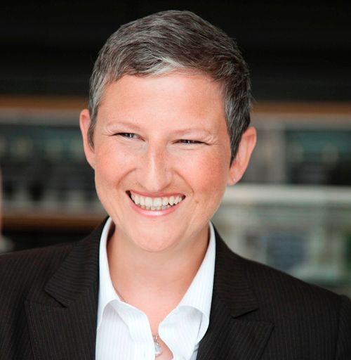  Martina Neumayr, Geschäftsführerin der NAVAX
Software GmbH: "Ich freue mich sehr, diesen starken Wachstumspfad der
NAVAX Software GmbH gerade jetzt mitgestalten zu können und für
unsere Kunden innovative, leistungsstarke und zukunftsträchtige
Lösungen zu entwickeln.“