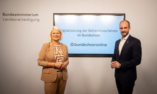 Rossauer Kaserne, Wien, Österreich .Pressekonferenz
Digitalisierung der Behördenverfahren im Bundesheer mit
Bundesministerin für Landesverteidigung, Klaudia Tanner und
Staatssekretär Florian Tursky am 29. Juni 2023