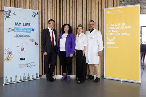https://www.apa-fotoservice.at/galerie/33633 v.l.n.r.: Franz
Harnoncourt, Kepler Uniklinikum/OÖ Gesundheitsholding; Evelyn Groß,
ÖMCCV; Claudia Fuchs, CED-Kompass, Alexander Moschen, Kepler
Uniklinikum