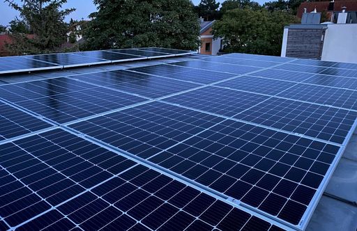 Vorschau Bild von Das Einfamilienhaus in Purkersdorf produziert durch
die Umrüstung mehr Energie als es verbraucht.