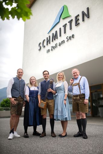  Im Bild von links: Umweltmanager Prok. Ing. Hannes
Mayer, Katharina Murauer (Marketing/PR), Umweltbeauftragter Ing.
Michael Brüggl, Marketingleitung Mag. Marion Breitfuss und Vorstand
Dr. Erich Egger