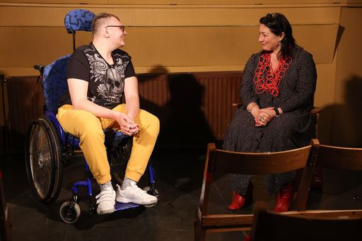 Vorschau Bild von Marcell Vala interviewt Veronica Kaup-Hasler,
Amtsführende Stadträtin für Kultur und Wissenschaft, in den
Breitenseer Lichtspielen